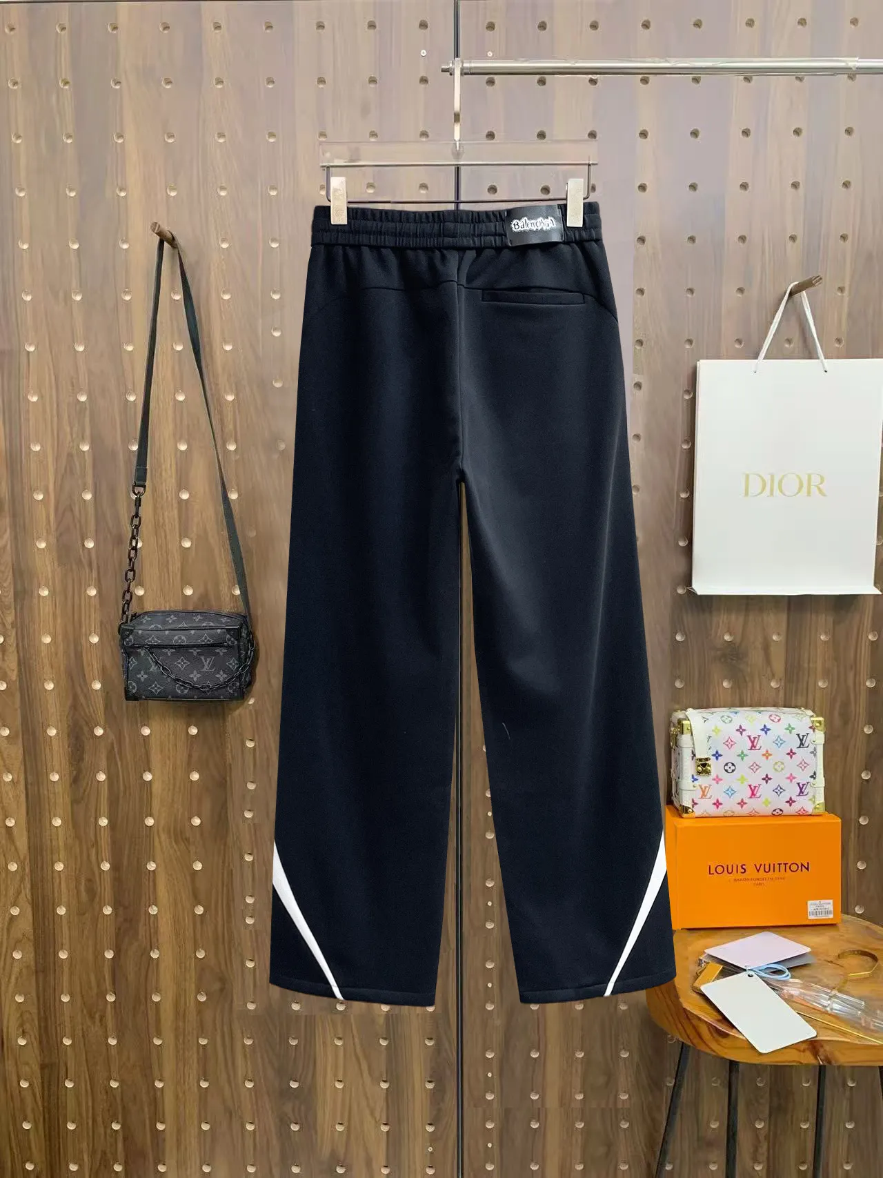 Balenciaga [High Version] 2026 Autumn and Winter latest products, available at counters at the same time, Original product, fashionable casual trousers and casual trousers, using imported original fabrics, top-grade embroidery 🪡 craft letter pattern logo, original hardware accessories decoration, simple yet fashionable, fashionable and handsome upper body, Sizes: M-3XL